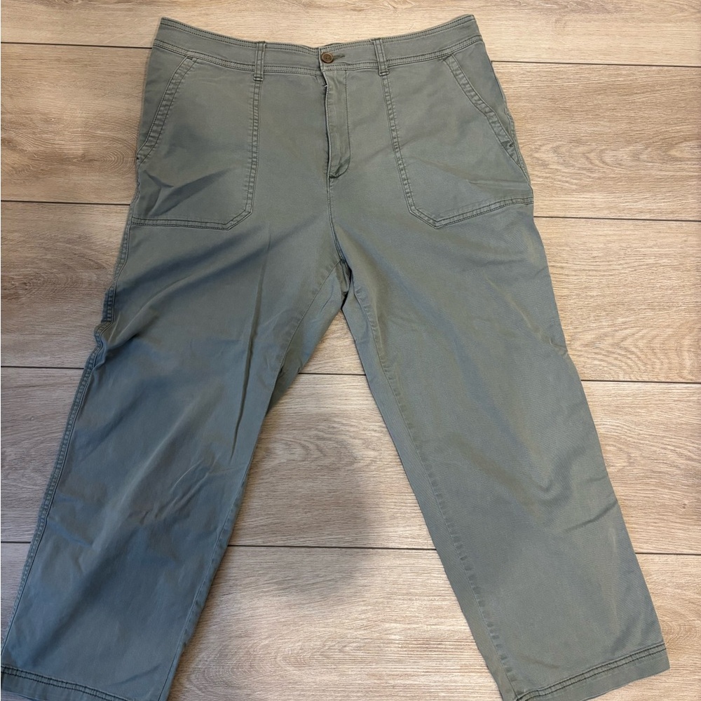 GAP Military Green Khaki Girlfriend Capri